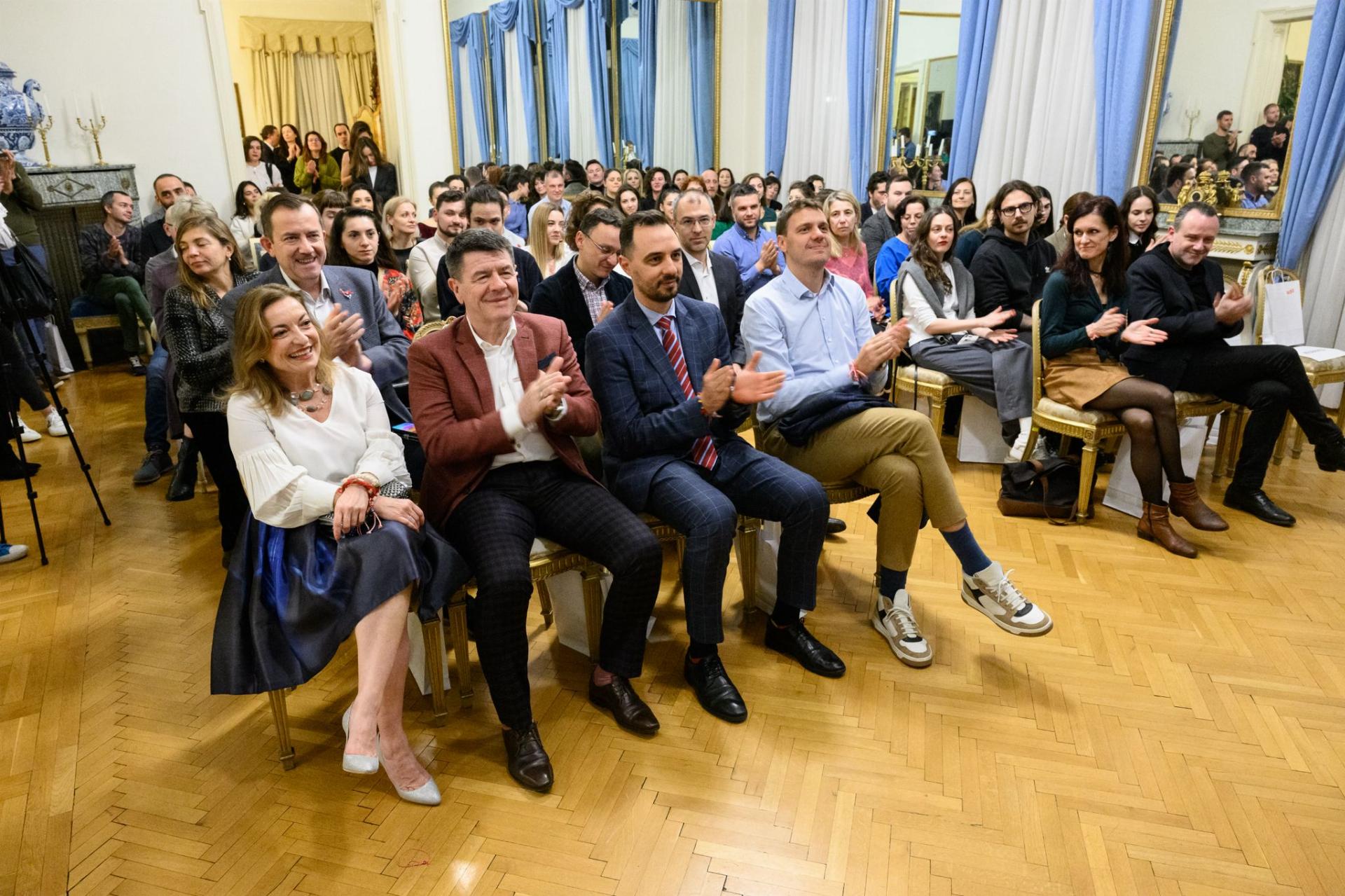 123e9536-1819-4aeb-b3fa-15e15e85589a