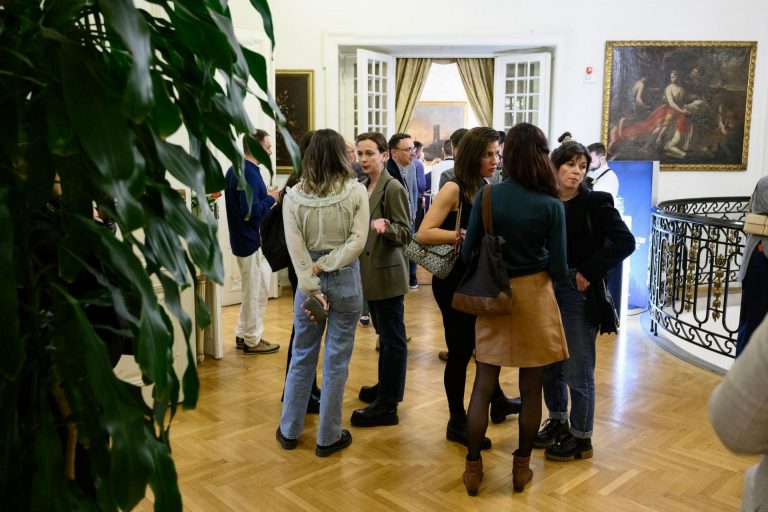 1d16d36c-5473-4f2d-9e20-6421b46adbcf