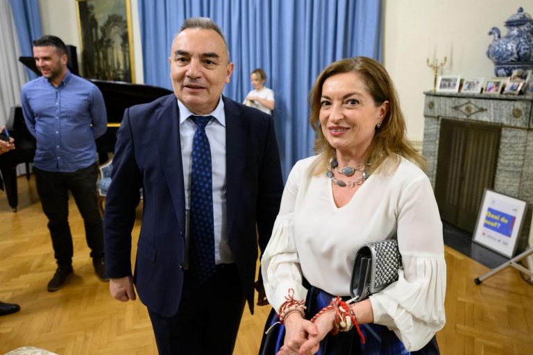 4231cfa0-165c-4a9f-8905-d979dc7dca23