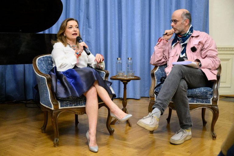 69836f7d-90ef-4644-9cab-d2ca66c237bd