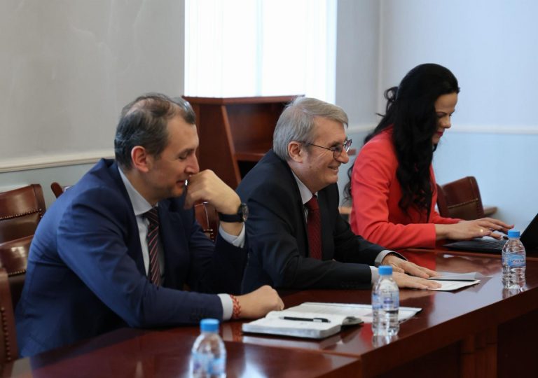 870ff301-dfa5-456c-9035-f3c093e2c78b