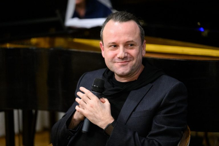 f34c5620-d63c-492d-9f81-726d1bb62df2