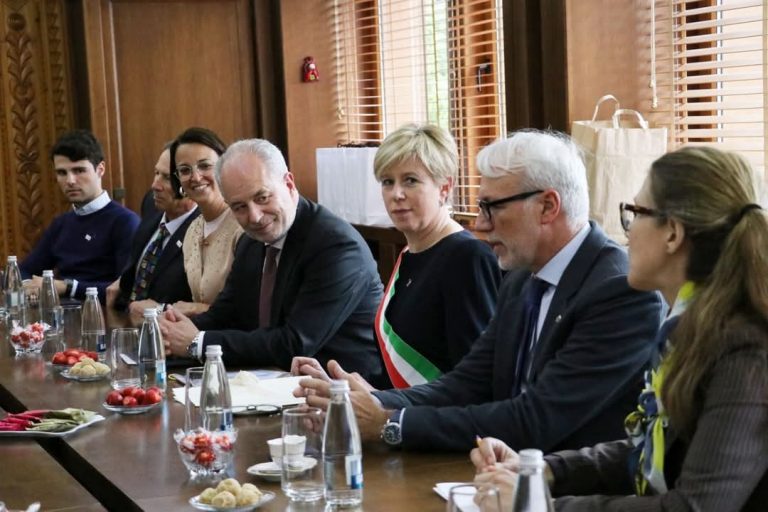 b1909f22-5f7f-44b2-98f8-38fecb0da718