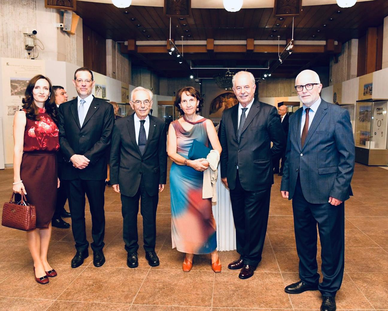 9d0fa480-d78d-43c6-9225-f23ab4bf794e