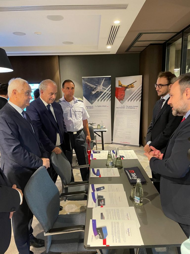 Visita Stand Leonardo IDIB