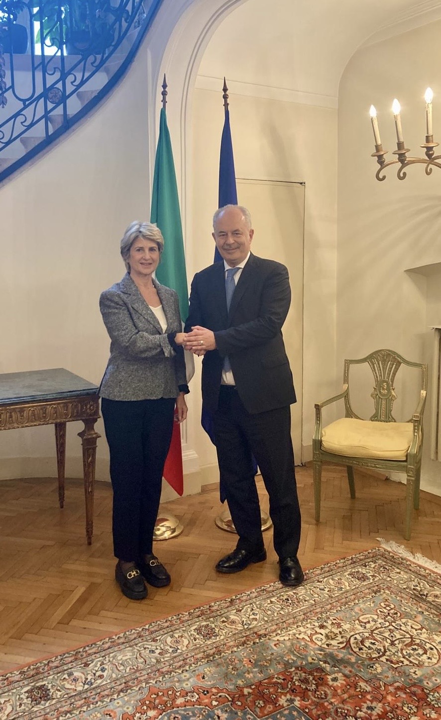 e5f236d2-3102-48ea-9b44-807c9040ef0c