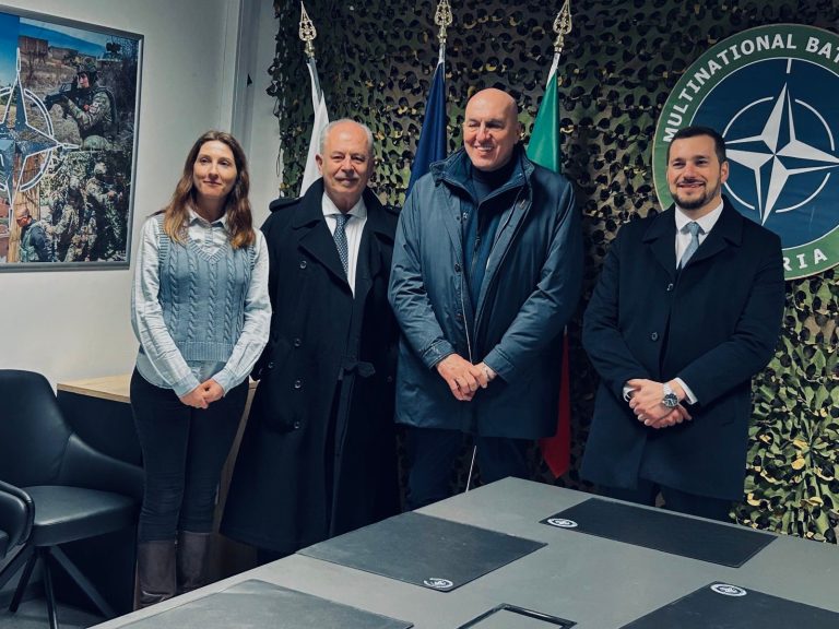 27e98524-759c-43a1-94e6-e7f92699391b