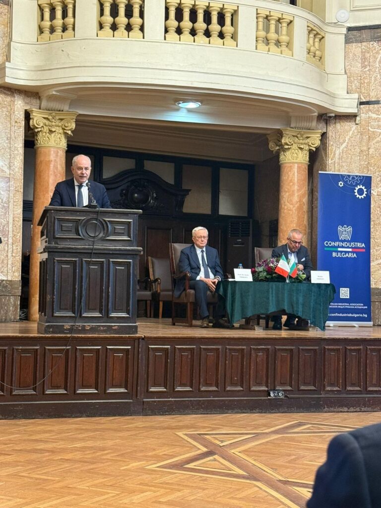 70711fa0-5fb1-4e07-a7ba-1248ba546bfd