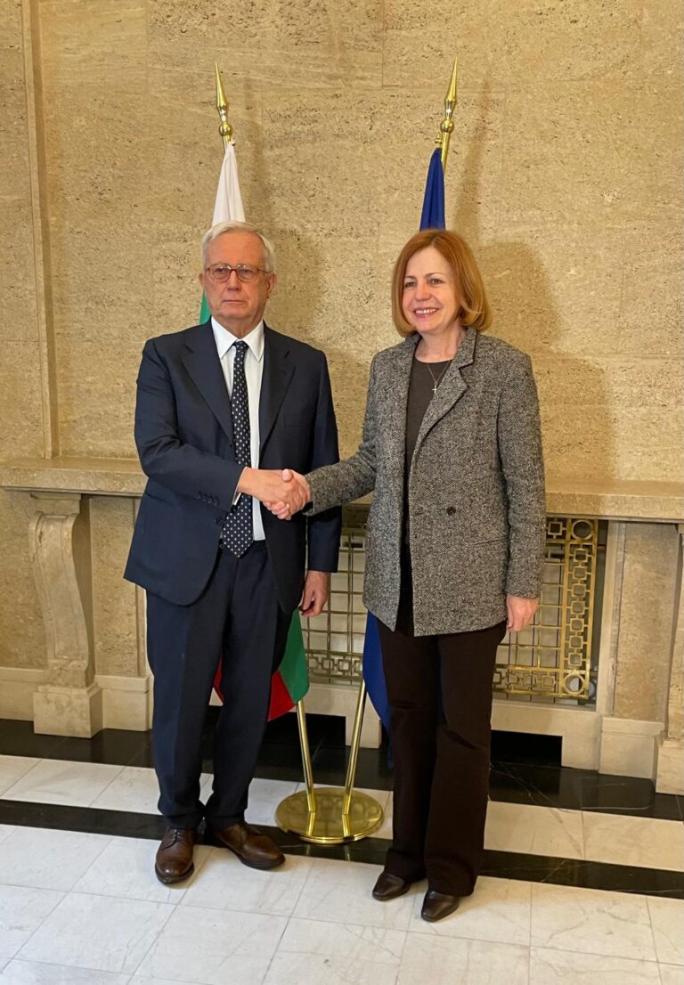 77fa087c-2bb3-493e-ac04-e791b0167a58