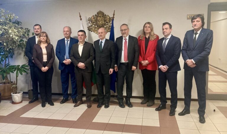 c75486ea-2ca6-4821-aa5c-fcad5c4bf51c